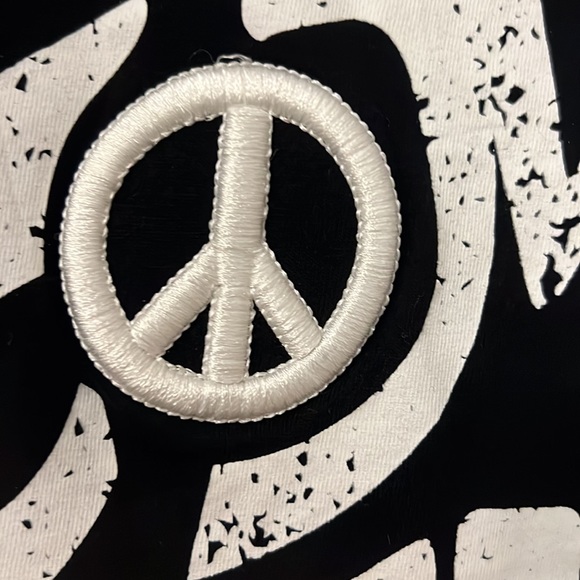 Sweet Soul top Medium Graphic Tee Black and White Peace sign - Picture 6 of 12